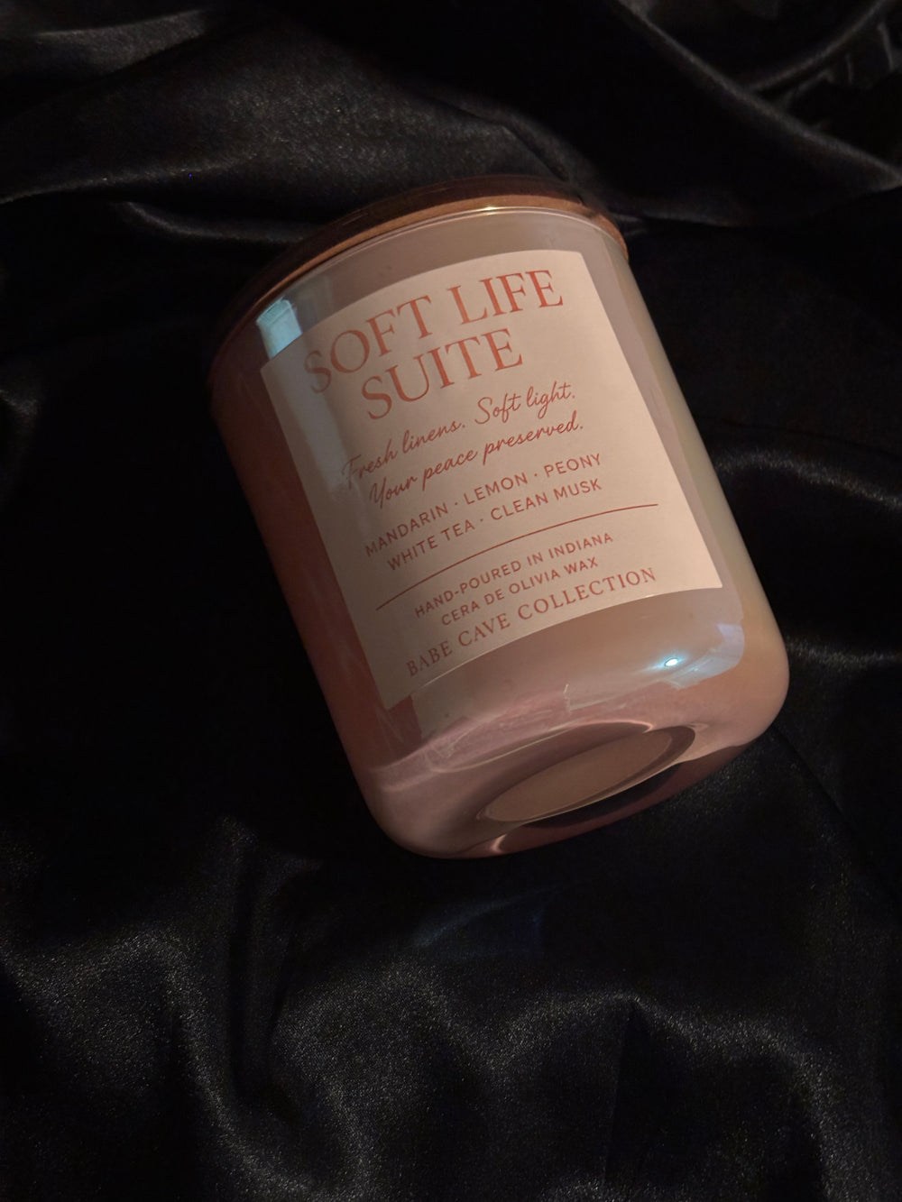 12oz luxury hand-poured cera de Olivia wax candle